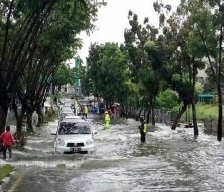 Ilustrasi banjir rawan terjadi di Kota Pekanbaru akibat pendangkalan anak sungai (foto/int)